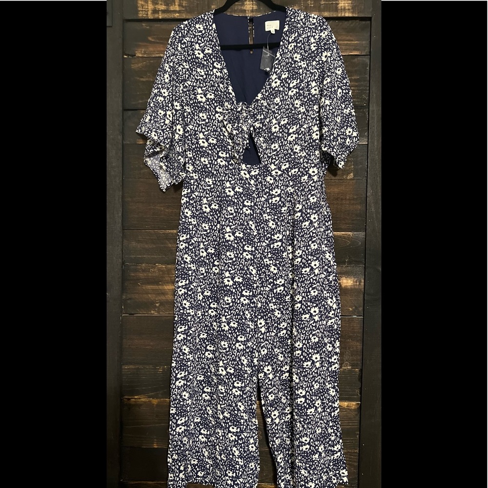 • dee elly • Blue/white Floral Romper •